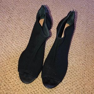 Tahari open toe heel
